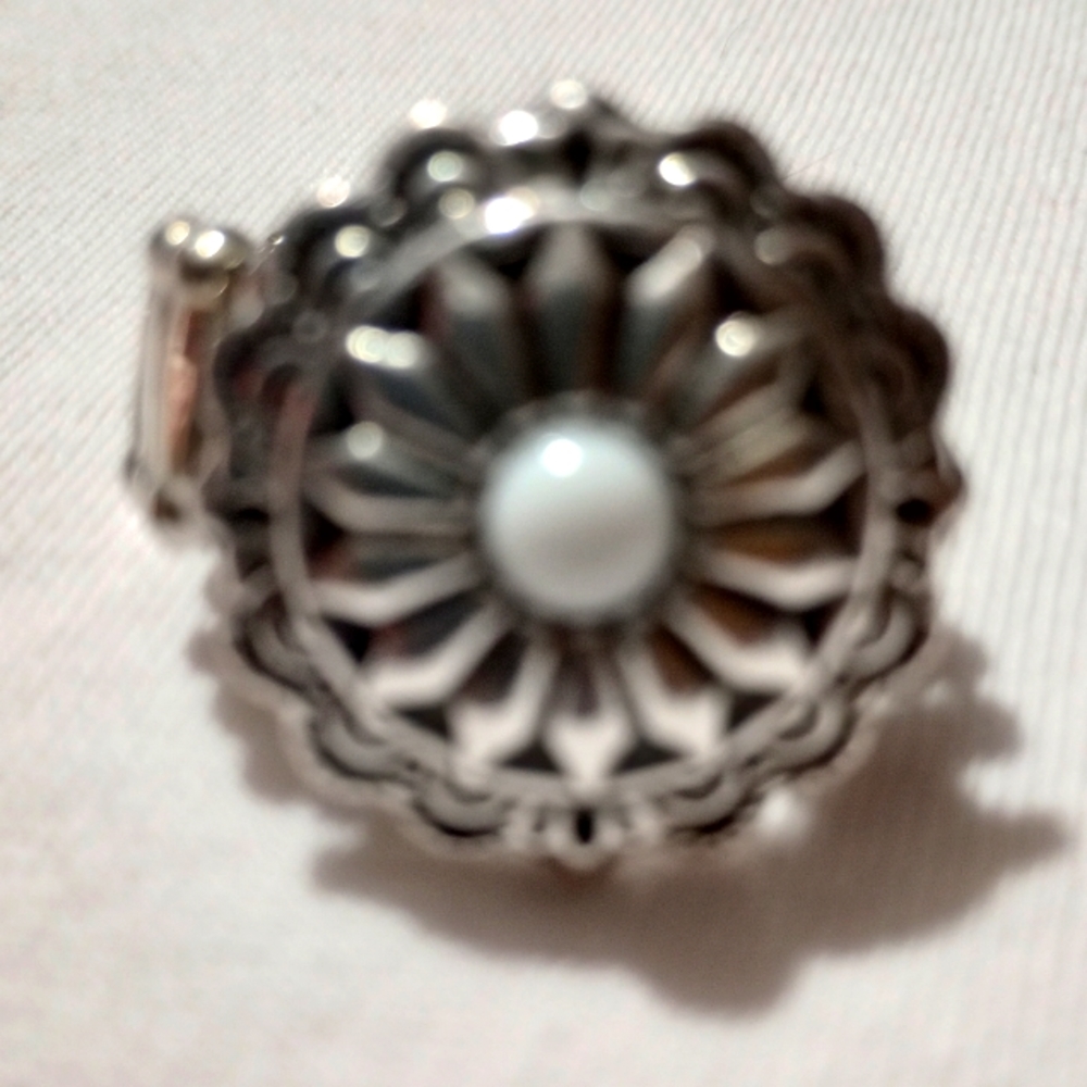 💐Daringly Daisy White Ring💐